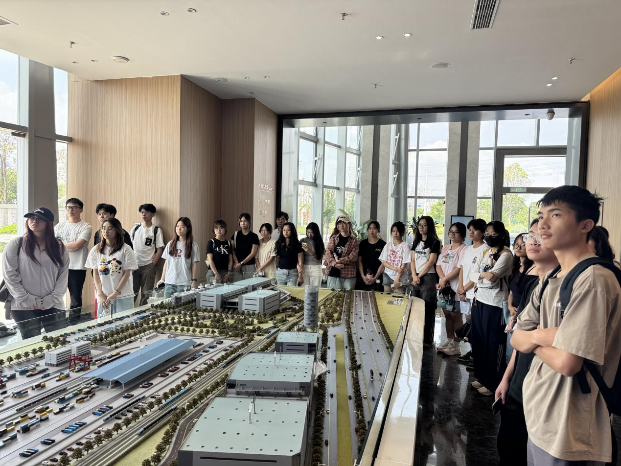 共筑校企合作新生态，赋能跨境电商人才培养——数字经贸学院赴佛山跨境电商产业园开展校企合作交流-广州华商学院